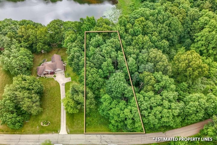 6135 Sweet Clover Hills Drive, Jonesville, MI 49250