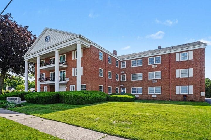 1249 Lakeshore Drive 115, Muskegon, MI 49441