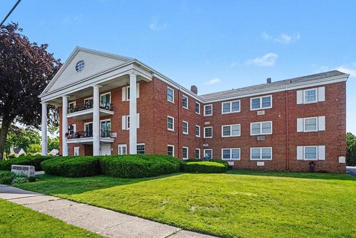 1249 Lakeshore Drive 115, Muskegon, MI 49441