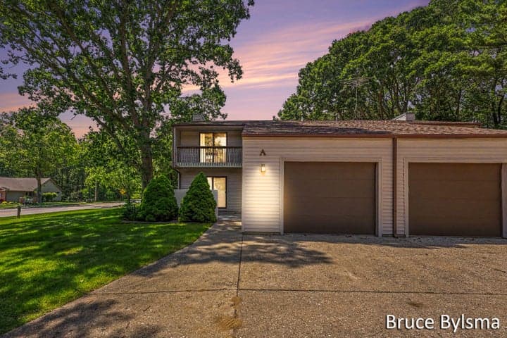17570 Parkwood Drive A, Spring Lake, MI 49456