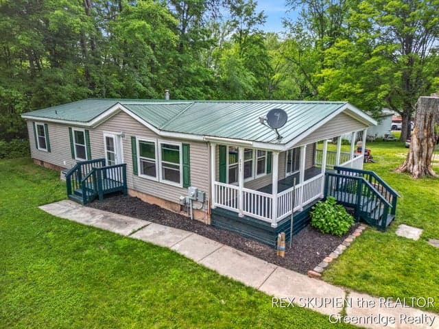 571 W Eagle Ridge, White Cloud, MI 49349