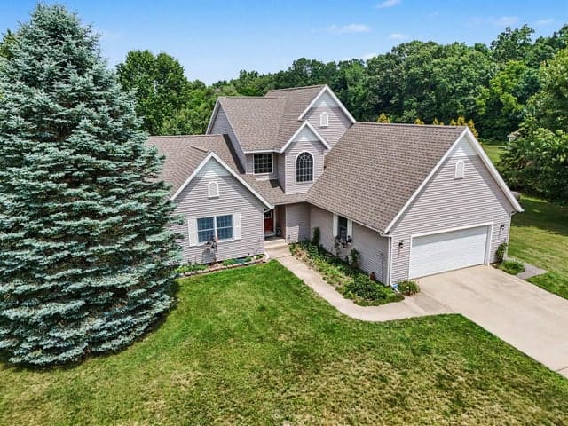 17704 Moorepark Road, Three Rivers, MI 49093