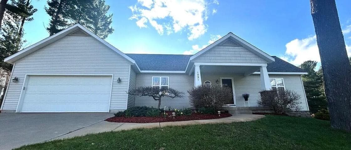 1921 Pineridge Drive, Hastings, MI 49058
