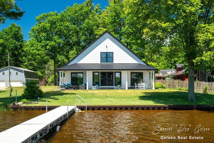 1022 S Woodland Drive, White Cloud, MI 49349