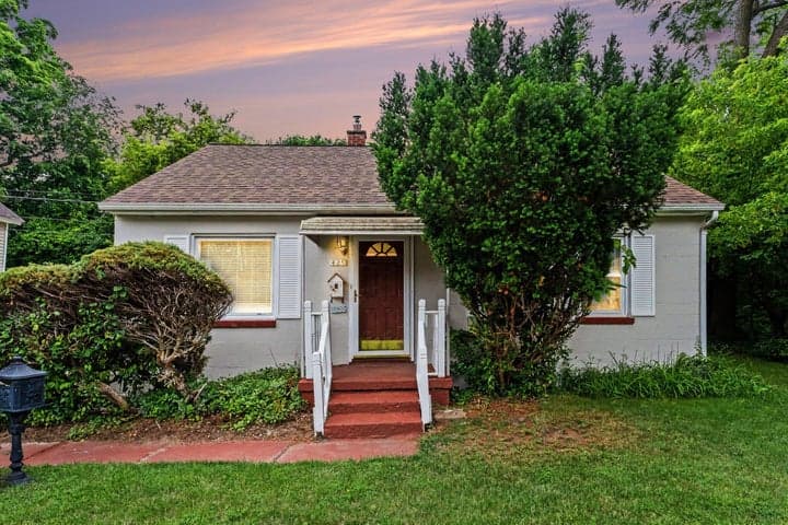 429 Coldbrook Street NE, Grand Rapids, MI 49503