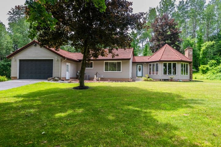 989 McCabe Avenue NE, Ada, MI 49301