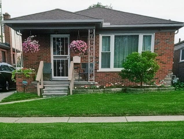 6828 Iowa Street, Hamtramck, MI 48212
