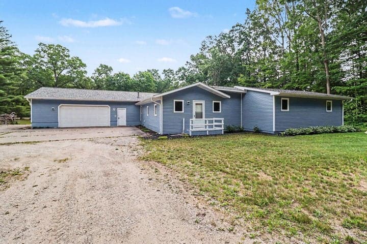 290 N Benson Road, Fountain, MI 49410