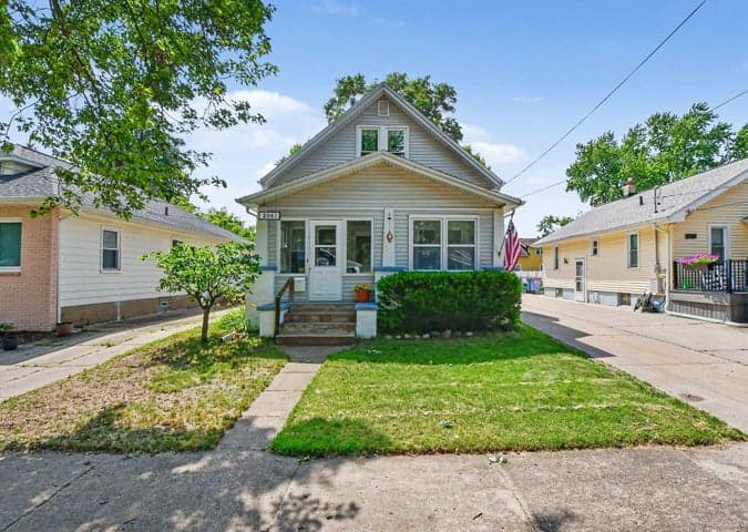 2041 Edgewood Avenue NE, Grand Rapids, MI 49505