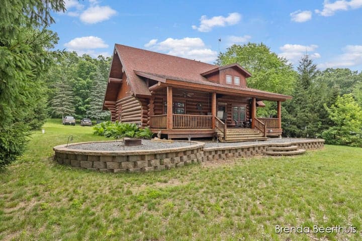 2618 N Mundy Avenue, White Cloud, MI 49349