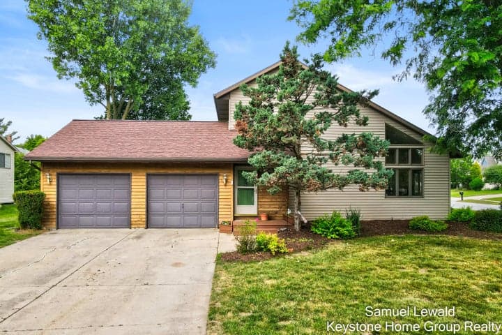 4551 Springmont Drive SE, Grand Rapids, MI 49512