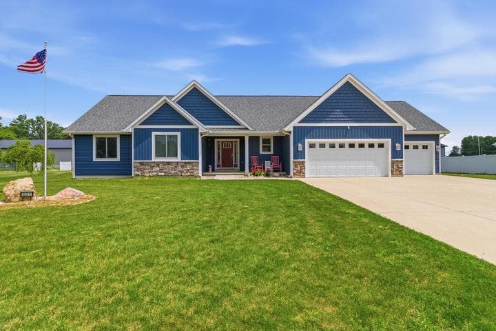 501 E Stoneridge Drive, Plainwell, MI 49080