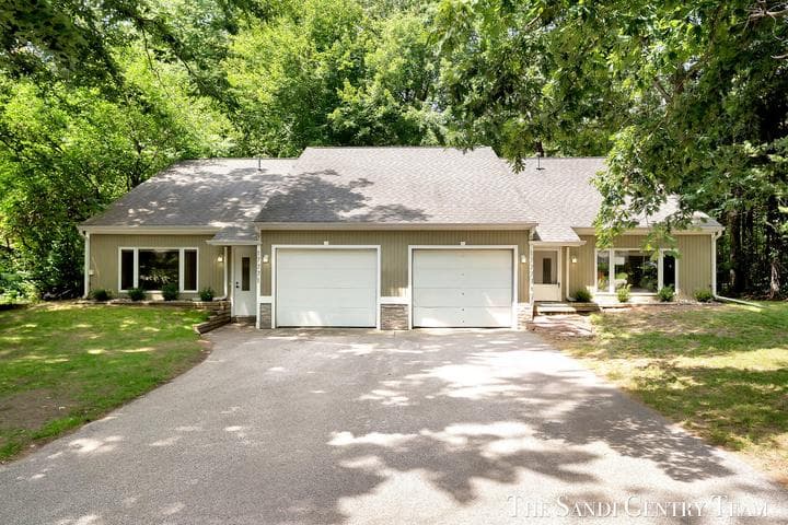 17771 148th Avenue, Spring Lake, MI 49456