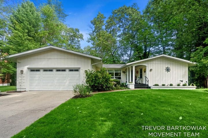 1292 Edinborough Drive, Norton Shores, MI 49441