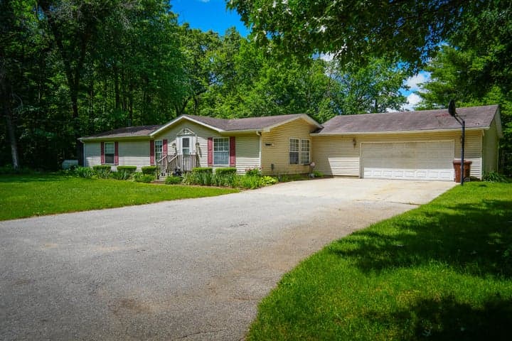 9339 Maple Hill Road, Howard City, MI 49329