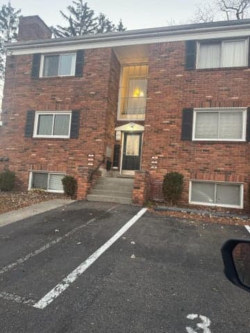 31831 Grand River Avenue 3, Farmington, MI 48336