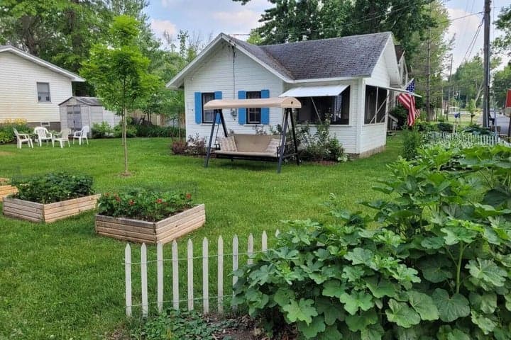 11055 E Indian Lake Drive, Vicksburg, MI 49097