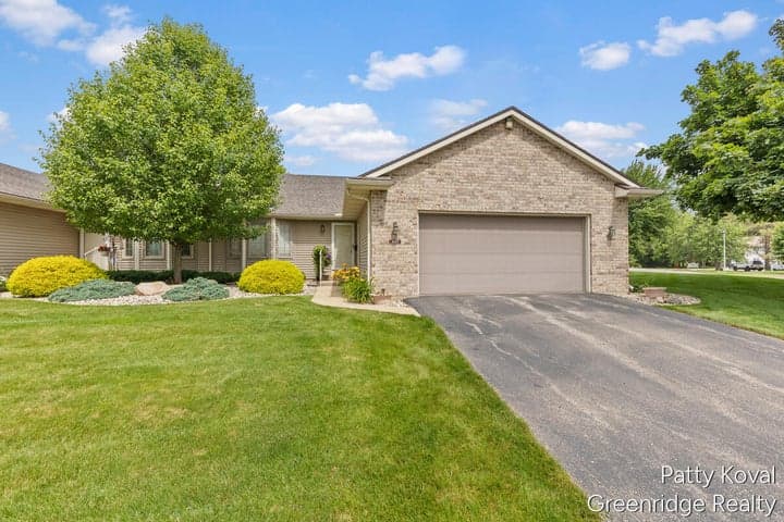 447 Falcon Drive, Wayland, MI 49348