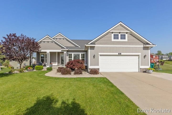 1011 Dreamfield Drive SE, Byron Center, MI 49315