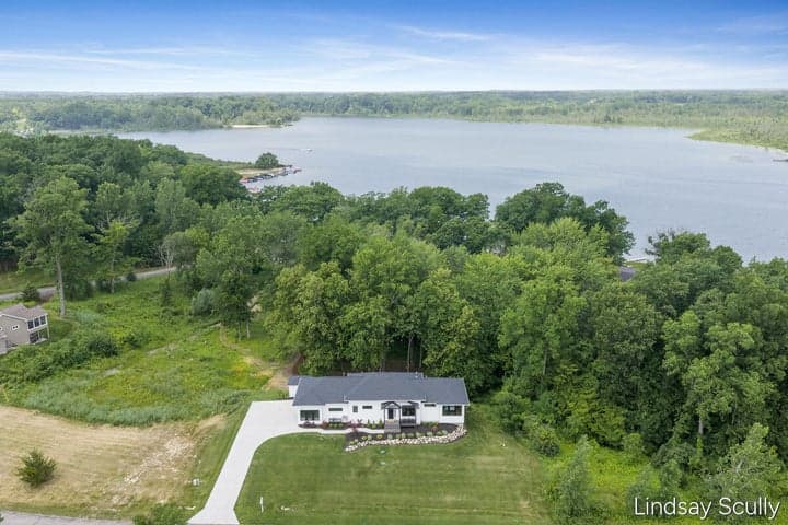 9465 Wabasis Pointe Drive NE, Greenville, MI 48838