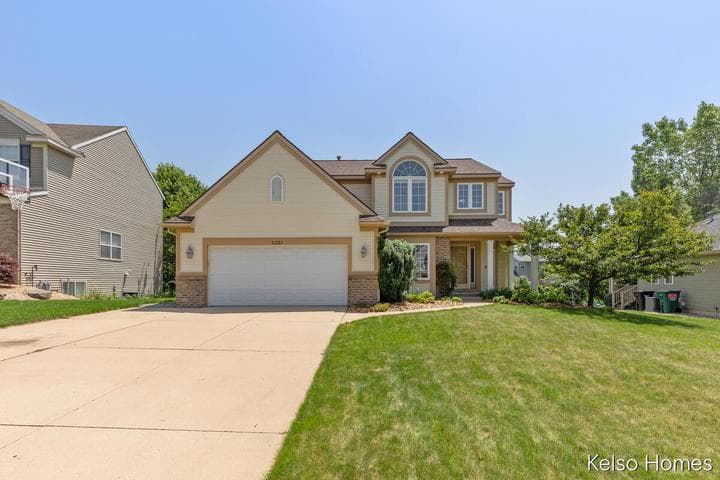 2222 Beatrice Drive NE, Grand Rapids, MI 49505