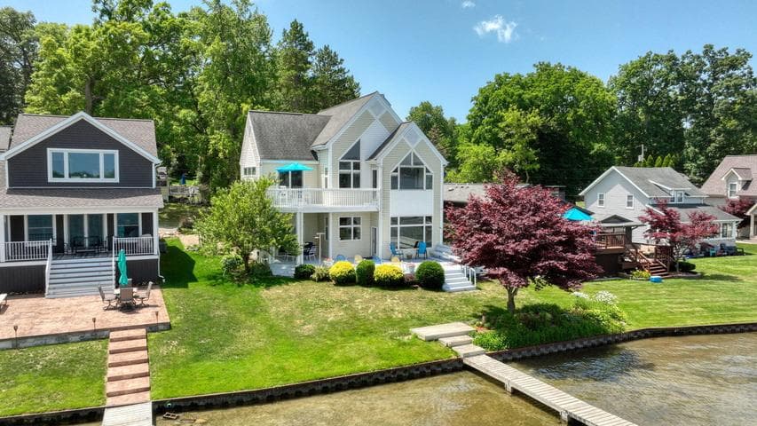 413 Oakwood Avenue, Clarklake, MI 49234