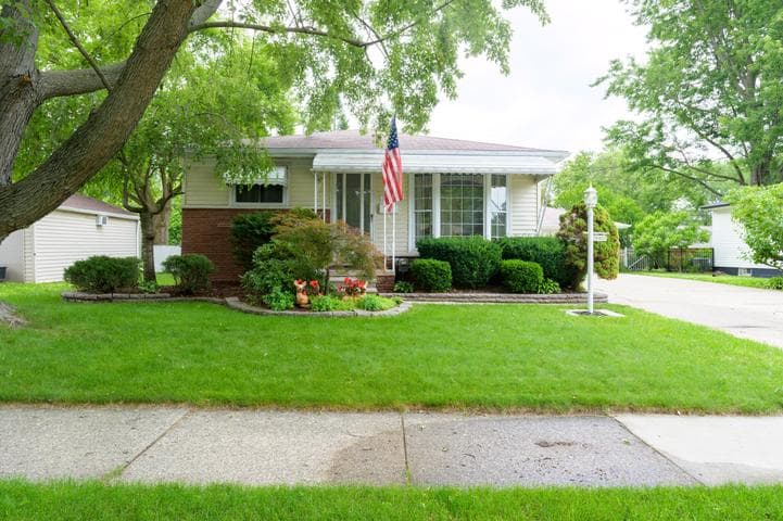 26352 Osmun Street, Madison Heights, MI 48071
