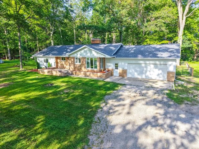 12449 California Road, Sawyer, MI 49125