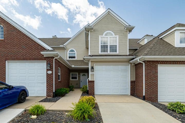 2906 N Knightsbridge Circle, Ann Arbor, MI 48105