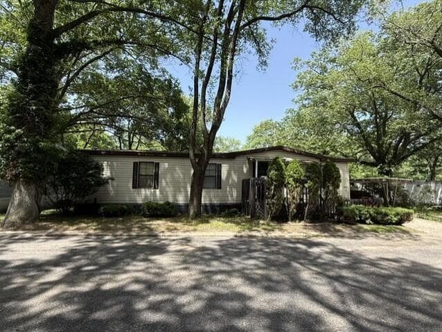 2482 Pembroke Drive, Norton Shores, MI 49441