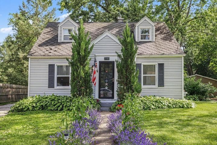 2140 Royce Avenue, Kalamazoo, MI 49001