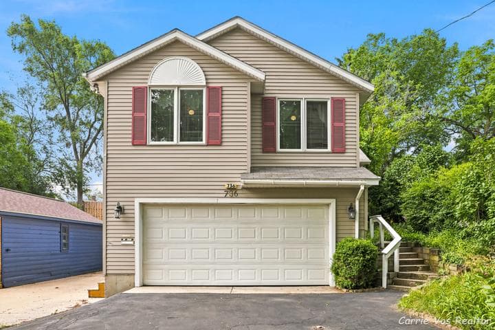 736 Halena Street NE, Grand Rapids, MI 49505
