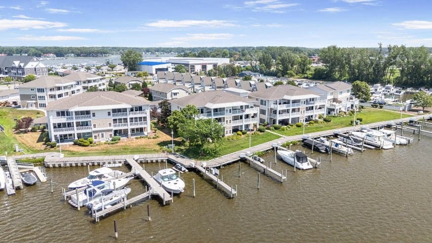 930 W Savidge Street 20, Spring Lake, MI 49456
