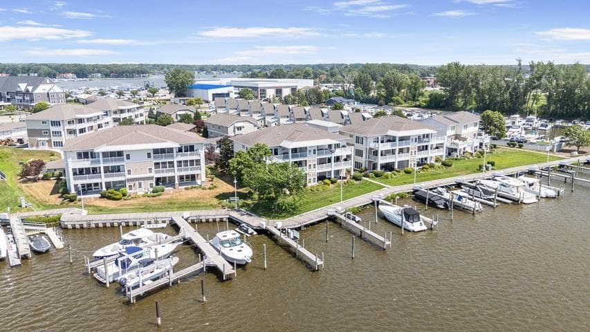 930 W Savidge Street 20, Spring Lake, MI 49456