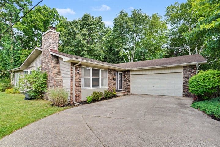 123 Bennett Avenue, Hartford, MI 49057