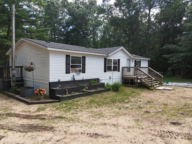 18233 Old House Road, Wellston, MI 49689