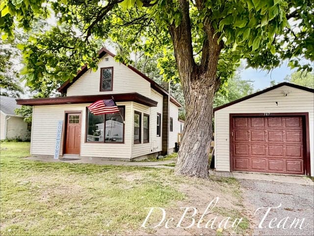 347 6 Mile Road NW, Comstock Park, MI 49321