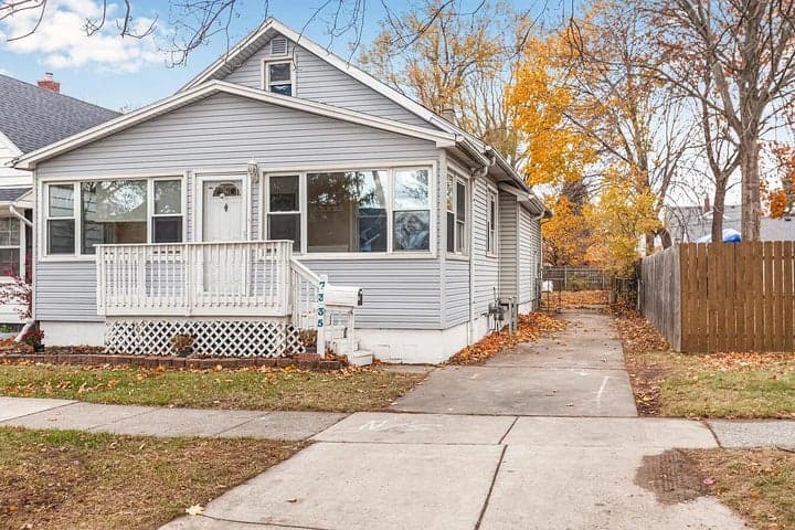 7335 Wiegand Boulevard, Center Line, MI 48015