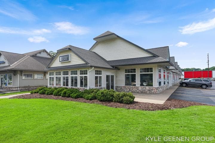 60 E Lakewood Boulevard 10,20,30, Holland, MI 49424
