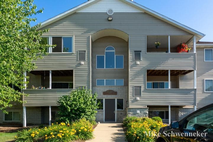 8496 Jasonville Court SE 102, Caledonia, MI 49316