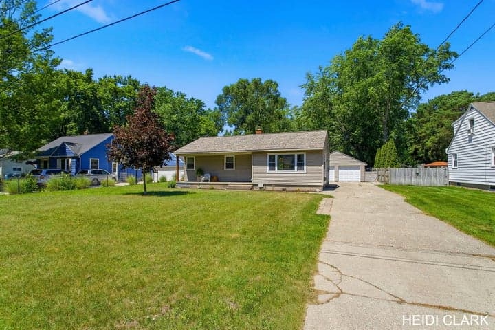 16105 Gary Avenue, Grand Haven, MI 49417