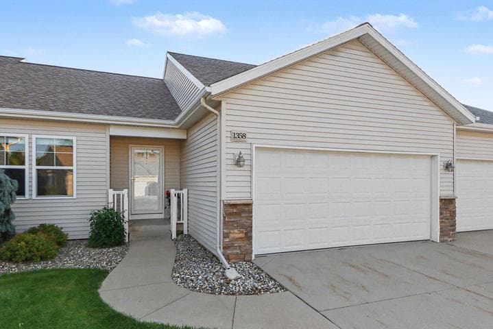 1358 S Village Circle, Kalamazoo, MI 49009