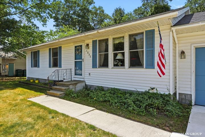 1095 Becker Road, Muskegon, MI 49445