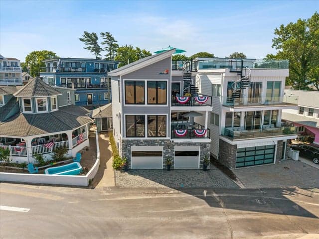 78 Esplanade Place, South Haven, MI 49090