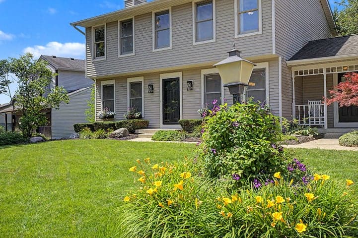 2274 Stowevalley Drive SE, Grand Rapids, MI 49508