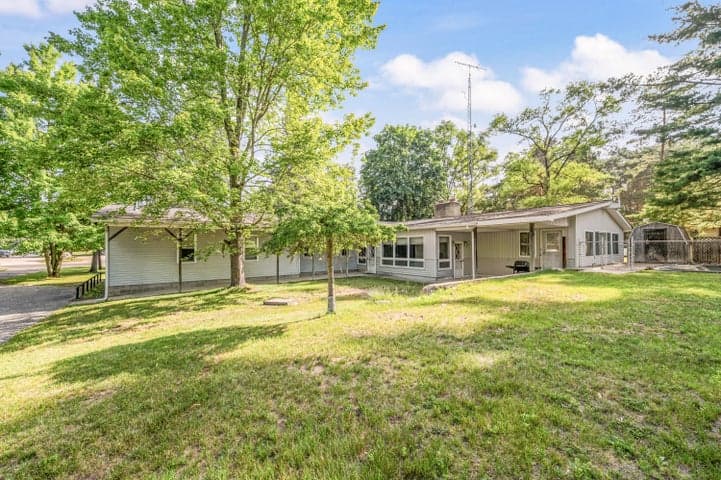 18751 16 Mile Rd, Big Rapids, MI 49307