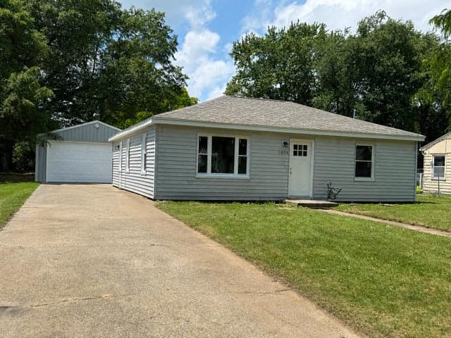 1009 N Mingo Street, Albion, MI 49224