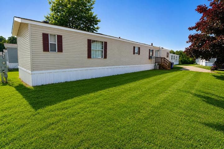 12717 S Grey Court, Wayland, MI 49348