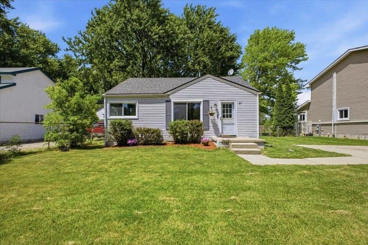 97 E Glass Road, Ortonville, MI 48462