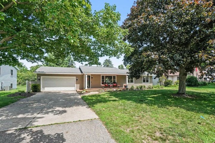 2205 Whispering Dunes Drive, Holland, MI 49424